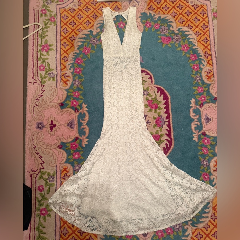 Ivory Lace V-Neck Mermaid Dress